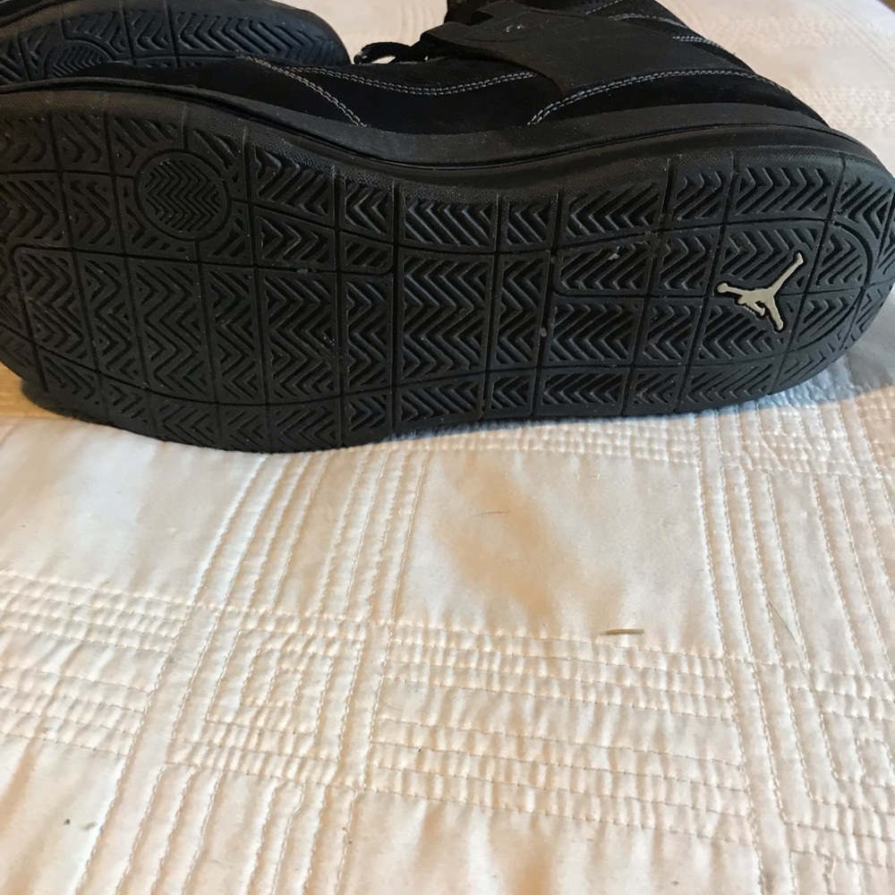 Shoes come in side the original box